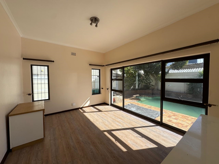 To Let 6 Bedroom Property for Rent in Table View Western Cape
